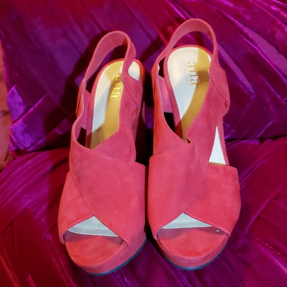 A.n.a. Wedges